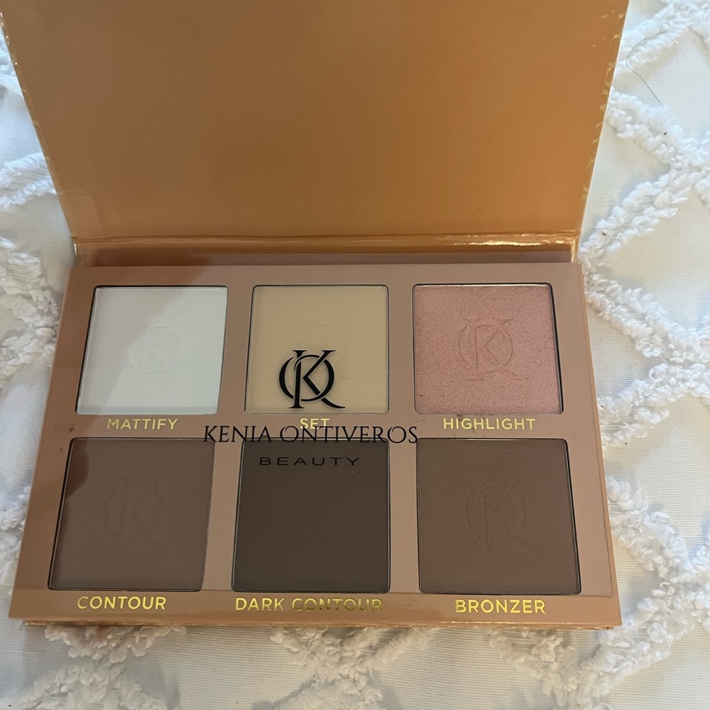 Kenia Ontiveros beauty set and define kit